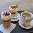 관람자들을 바라보기 | 경주 오아르미술관 1층 카페 ｜황리단길에서 잠시 벗어나 대릉원을 가장 조용하게 바라보는 방법