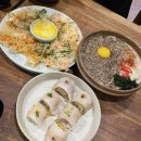 돼지 두마리