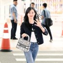 인천공항 출국하던 김지원 이미지