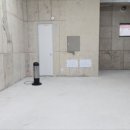 버스정류장 옆 횡단보도 이미지