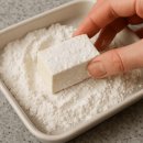 매번 같은 방식의 두부구이에 질렸다면, 이번에는 감자전분을 활용해 새로운 식감을 시도해보는 것도 충분히 가치 있는 선택이다. 이미지