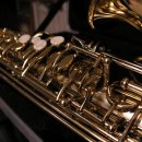 색소폰 연주 이미지