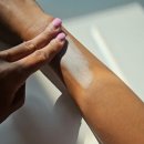 인조이스포츠 | 매일 수영하는 사람의 필수템, 큐어실드 인조이스윔 오일 투 폼 클렌징 사용 후기