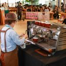 시니어 바리스타 이미지