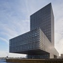 Steel grid covers double cantilevered building for the University of Luxembourg 이미지