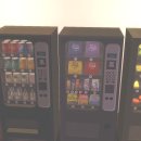 지하철 역 자판기 cc- cc인데 실제 음식을 뽑아서 먹을 수 있음 이미지