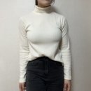 왕산로19길 | 여자니트 추천 | 카미노 목폴라니트 골지니트 아이보리 착샷 및 후기