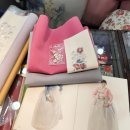 다어울림광장AP1 | 광장시장 혼주한복 맞춤 후기 | 엄마 취향 vs 추천 스타일, 결국 이렇게 결정했다 (금호주단)