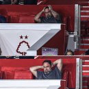 오늘자 고통받는 노팅엄 포레스트 구단주 사진 .jpg 이미지