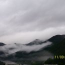 구름에 휩싸인 고씨동굴이 있는 우리집 옥상에서 이미지