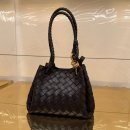 [보테가베네타/Bottega Veneta] 동탄 롯백 ‘파라슈트’ 스몰 블랙 구매 후기(착샷)