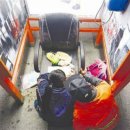 공중전화 부스 옆 이미지