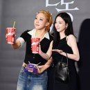 에스파 카리나·이영지 우정 공개, 시사회에서도 빛난 찐친 케미