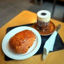 피디컴퍼니 | 광화문 카페 수수커피 디타워점 후기 라떼 디저트 맛집 광화문 무료주차 가능한 카페