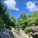 계곡속의바위집 이미지
