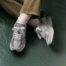 스웨트어웨이 | 뉴발란스 993 매장 그레이 KITH 콜라보 모델 리뷰