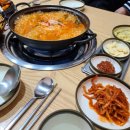 월수금돼지김치찌개&생삼겹살