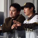 MLB 서울시리즈 직관중인 박찬호 송중기. 이미지