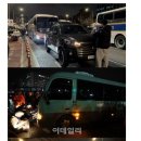 맨몸으로 계엄군 차량 막은 시민들 이미지