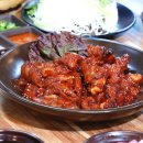 강릉 회식장소로 딱 좋은 오감만족에서 쫄깃하고 야들야들한 족발과 보쌈을 즐겨 보세요