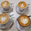 커피라떼아트 야간 이미지