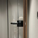 우드톤(영림54번 필름 전체 래핑 ) 아치형 비대칭 한 방향 여닫이도 어는 이게 정답이네. 아파트 현관...