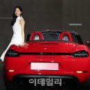더718
