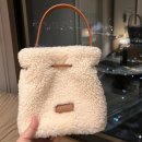 플러피하우스(fluffy house) | 어그 털 복실복실 귀여운가방 플러피 버킷백 (UGG FLUFFY BUCKET BAG OZB001 NATURAL)쇼핑/구매 상세후기🤍