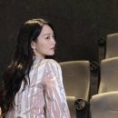 신민헤어 - 남동구 | 신민아 무대인사 실물 직찍 화제, 러블리 플라워 원피스에 롱부츠 믹스매치 스타일링 분석