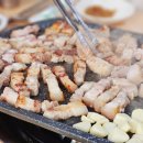 돌판에누운삼겹살 - 고양시 덕양구 도래울안길 62 | 돌판에누운삼겹살