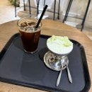 성수동 카페 추천 - 분위기가 예쁜 소파 so far