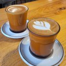 폴리타워 | 멜버른 감성 가득한 합정 디저트 ‘커피폴리’ 재방문 후기 – 플랫화이트와 스콘의 조화