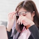 눈이 너무 피로하고 뻑뻑해...환절기 눈 건강 지키는 데 좋은 식품들 이미지