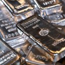 銀が「11％超急落」、貴金属市場は高いボラティリティが続く 이미지