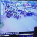 혐) 최근 베트남에서 일어난 대형 교통사고.gif 이미지