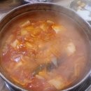 양푼 생돼지 김치찌개 이미지