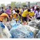 전주의 환경정화는 신천지 전주교회 자원봉사단의 구슬땀으로 깨끗해지다 이미지