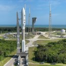 Atlas 5 로켓은 Cape Canaveral에서 스파이 위성 기관 발사를 위해 패드로 돌아옵니다. 이미지