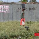 물동이 이고 가는  이미지