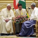 [바티칸방송국 펌] 교황, 미얀마 대통령과 아웅산 수치 국가자문과의 만남 이미지