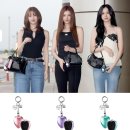 트와이스 미사모 브러쉬 키링, 미나 사나 모모 공항패션 속 리파 ReFa 하트 브러쉬 참
