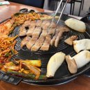 초롱꽃솥뚜껑삼겹살
