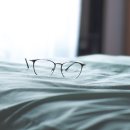 밝은빛안경 이미지