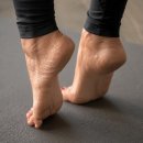 "발꿈치 들기 대신 매일 한 번씩 했더니" 죽어가는 전신 근력 다시 되돌리는 운동 이미지