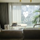 마이리빙홈 | 거실 서재화 인테리어, 타원형 홈카페 테이블 배치로 완성한 후기