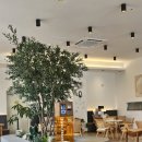 송학동-16 | [페이브/송학점] 깔끔한 우드톤의 분위기 좋고 넓은 송학동 카페 추천