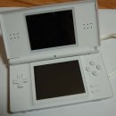닌텐도 DS(흰색) + 게임팩 4개 팝니다 - 18만원 싸게 팝니다 이미지