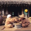 [다시! 제주문화] (65) &#34;폭포수 맞고 검은모래 찜질&#34;…제주 전통 피서법 이미지