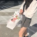 하얀 눈 위에 멀어져 가는