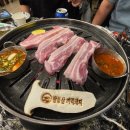 팔봉산꺼먹돼지